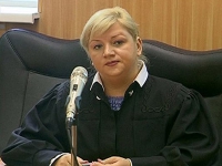 Подозреваемая во взятке судья осталась без статуса отставника в ВС