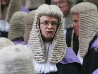 Британским судьям решили повысить зарплату на 1%