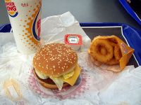 Москвичка отозвала иск к Burger King после поднявшейся дискуссии о церковной пропаганде