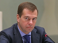 Медведев обещал обсудить с дачниками новый закон о садовых товариществах