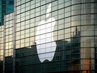 Китайская фирма отсудила право на бренд iPhone на кожаных изделиях