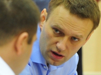 Навального и Офицерова принудительно доставят на заседание по "делу "Кировлеса"